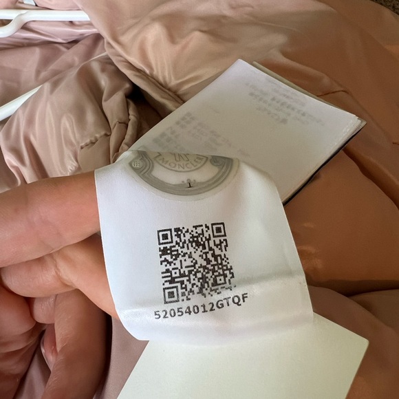 Moncler puffer authentic size xs - Picture 6 of 9